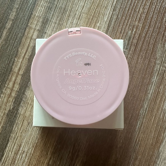 BNIB Heaven Sheer Light Makeup Powder in Light Tan - Picture 5 of 5